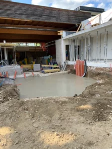 A new feel-good place is being created: Freshly poured floor slab in the future spa or pool area at Hofgut Wagrain. Progress in the name of quality, closeness to nature and alpine lifestyle.