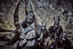 Fascinating Krampus figures in impressive masks and shaggy costumes - a rustic tradition from the Alps that never ceases to amaze in Wagrain-Kleinarl every year. Living customs with goosebumps guaranteed.