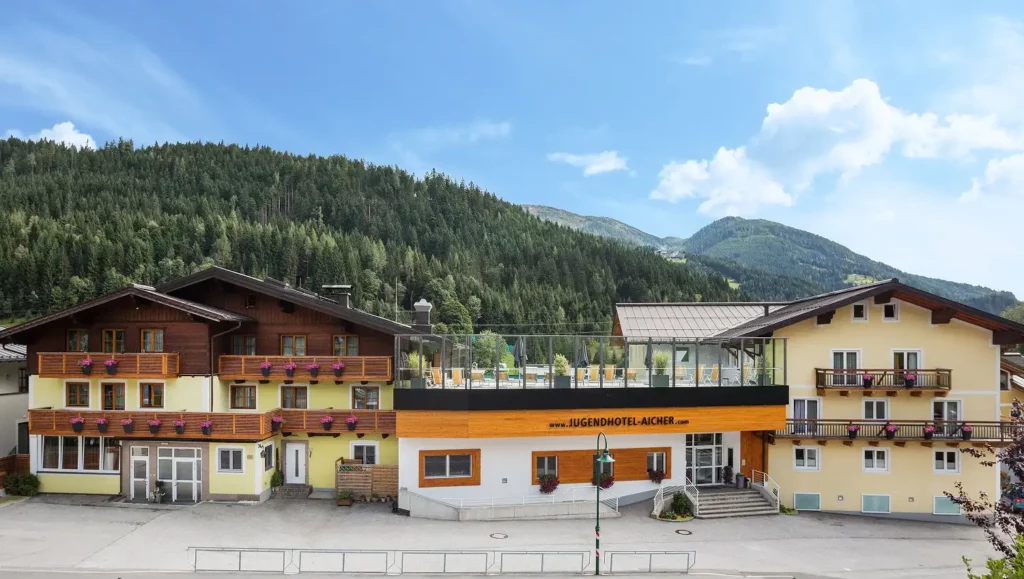 HOFGUT-apartment-lifestyle-resort-geschichte-Jugendhotel-Aicher- Former youth hotel Aicher in Wagrain - today part of the Hofgut Wagrain.