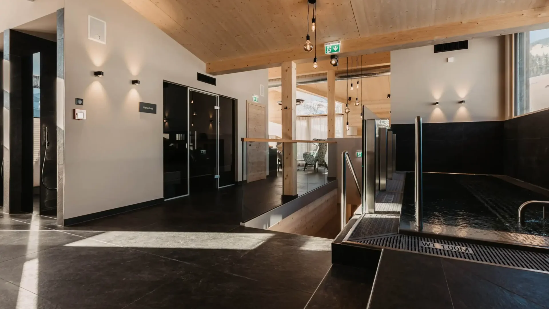 Ruhe spüren im Adults-only Spa des Hofgut Wagrain – mit Dampfbad, Whirlpool und elegantem Ambiente für entspannte Auszeiten.