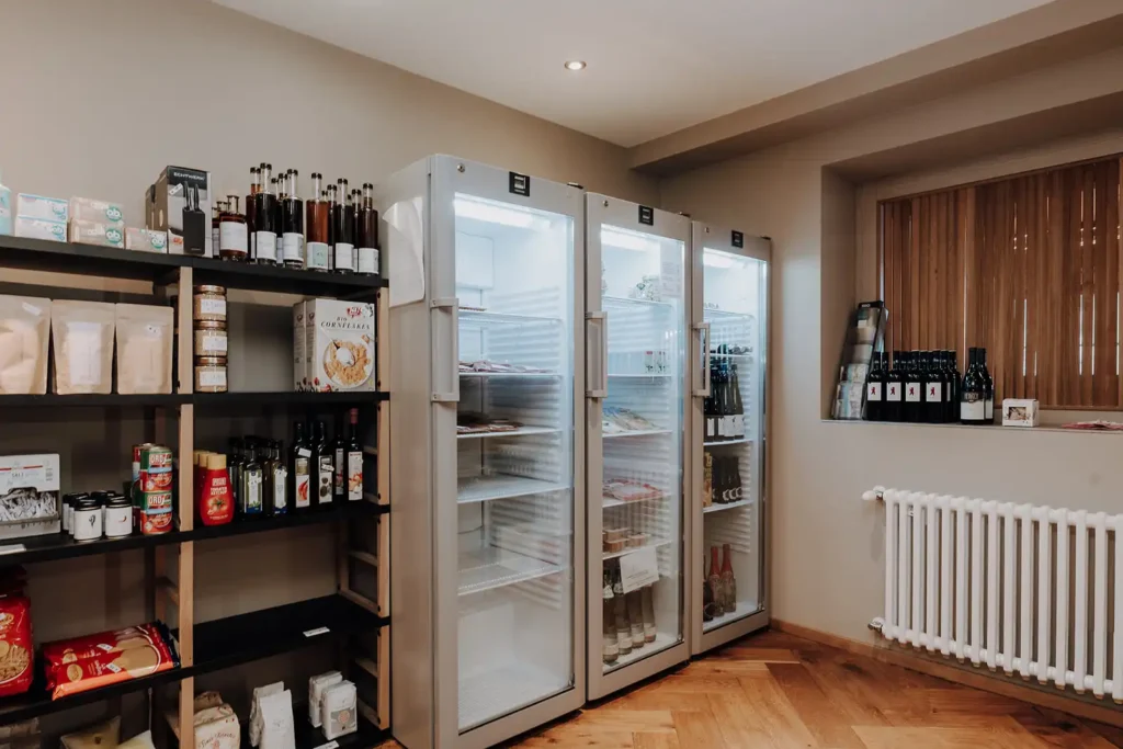 Regional products, organic produce from the valley, homemade syrups, useful items for the apartment kitchen.