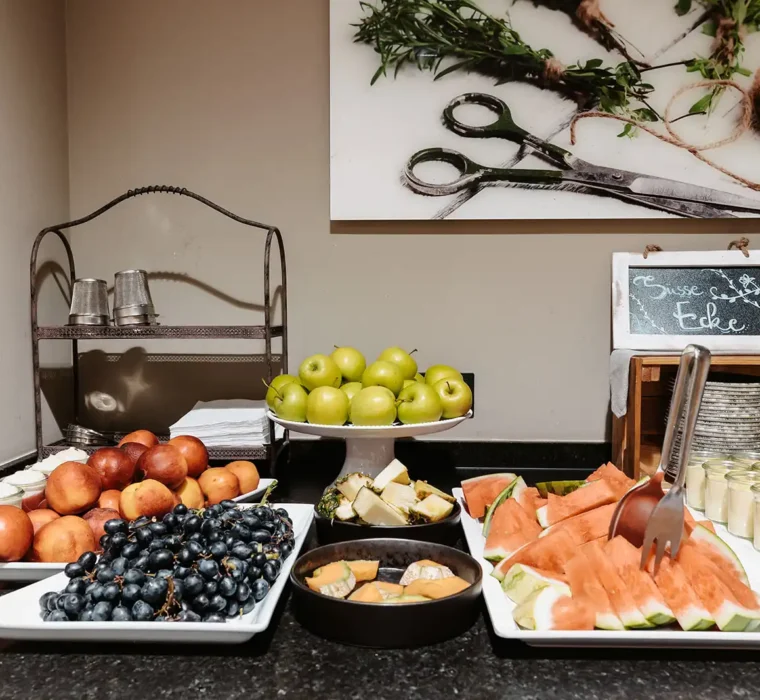 Frisches Obst am Frühstücksbuffet vom Hofgut Wagrain.